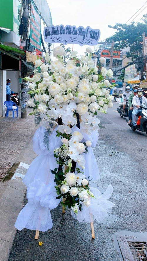 Thu Dau Mot condolence flower shelf 06