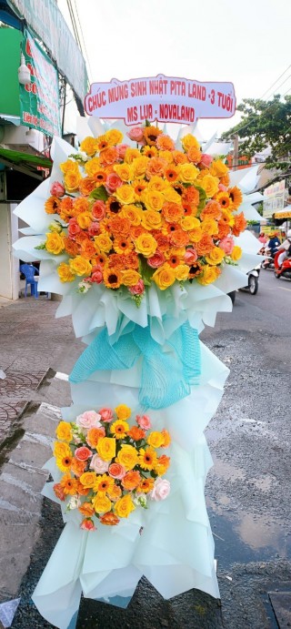 Bac Tan Uyen Congratulation Flower Shelf 02