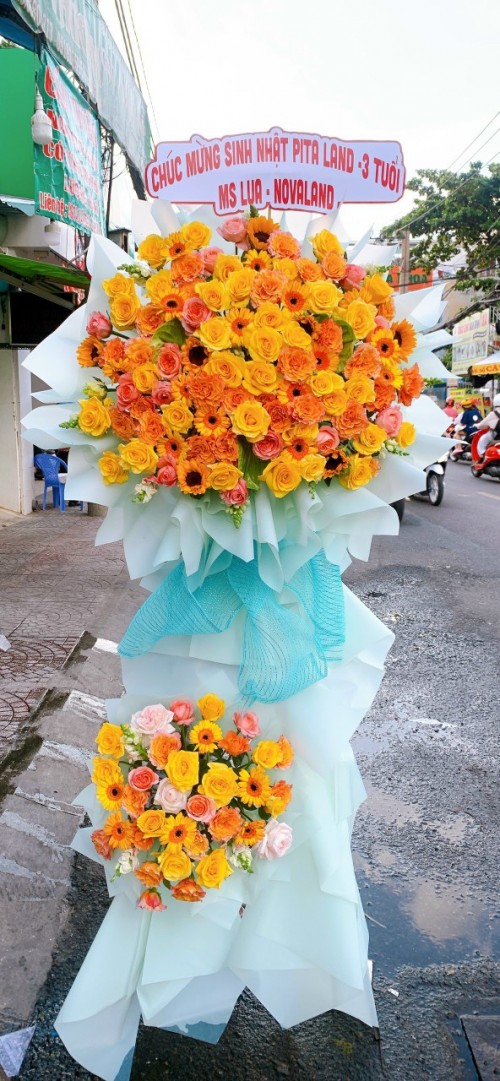 Bac Tan Uyen Congratulation Flower Shelf 02